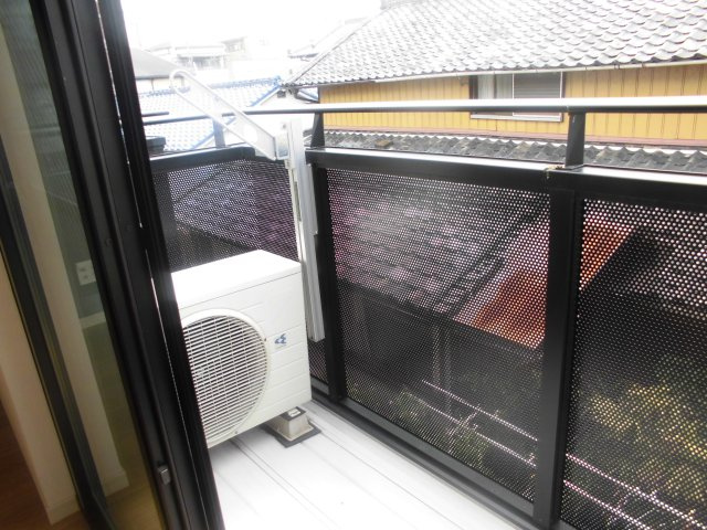 寝屋川市大利元町のアパートのバルコニー