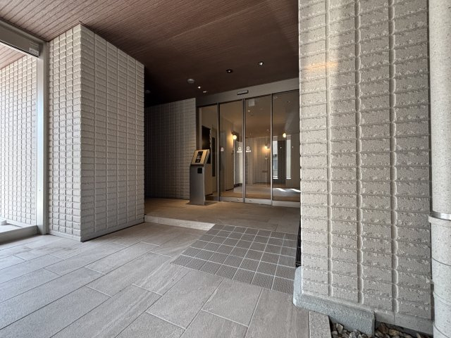 領家プライムコートⅠのエントランス