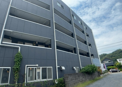 【外観】 | 高尾町事業用 | 土地の形が極端に長細かったり、狭小地、あるいは道路との高低差がある傾斜地だった場合、後々売ろうとしても買い手がつかない場合もあります。後々、売却することになった時に価値の下がらない土地を選びましょう。