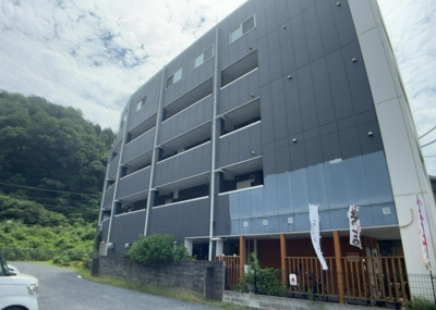【外観】 | 高尾町事業用 | 土地購入を検討されている場合、境界杭がない状態で購入してしまうと境界確定測量をする必要があり、費用がかかります。購入の前に、売主、隣土地所有者立ち合いのもと境界を確定し境界杭を設置するのがベストです。