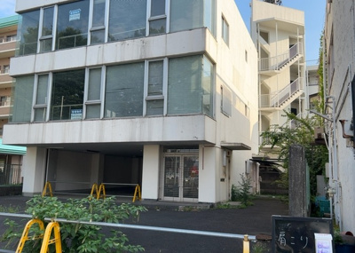 【外観】 | 富士見事業用 | 土地の面積＝住宅面積ではありません。建ぺい率の問題などで、土地のある場所によって住宅を建てられる面積は限られています。高さもしかり、「土地」という言葉の中には、建築条件も含まれると考えておきましょう。