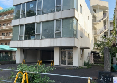 【外観】 | 富士見事業用 | 土地の前の道路に消火栓が設置されていることがあります。この場合、道路交通法第45条第1項により、駐車禁止の場所が指定されています。そのため、車庫などの駐車スペースをつくることができない場合があります。