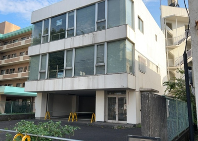 【外観】 | 富士見事業用 | 隣家の土地はどうなっているのか、生活利便施設が近くにあるのか、学校まで近いかなど、お客様のライフスタイルにあわせたイメージが重要です。また、近くにあると困る施設が近くにないかも確認するといいでしょう。