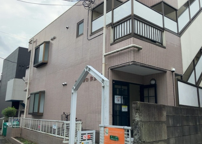 【外観】 | シャンプル井上 | 物件の詳細については、現地を見てわかること以外に、役所や法務局などで調べないとわからないことがあります。そのため、現地に行く場合は、もしこの物件を買ったらどのような生活ができるかをイメージしましょう。