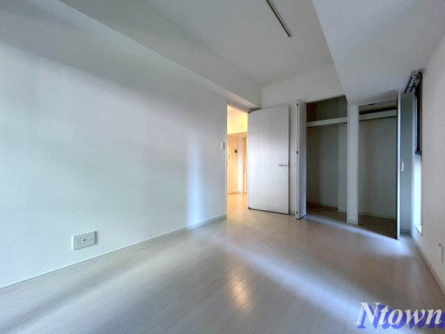 【洋室】 | FIRST RESIDENCE SAKAE(ファーストレジデンス栄) | 広々とした洋室です