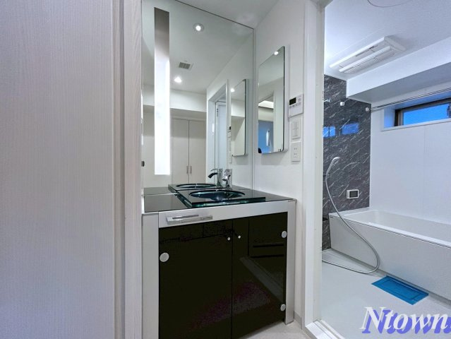 【独立洗面台】 | FIRST RESIDENCE SAKAE(ファーストレジデンス栄) | 独立洗面台、朝の身支度には欠かせません