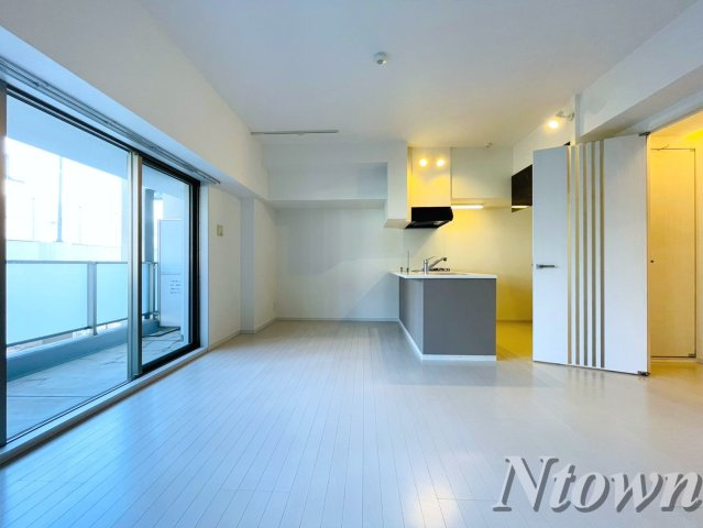 【その他】 | FIRST RESIDENCE SAKAE(ファーストレジデンス栄) | ゆったりとしたリビングです