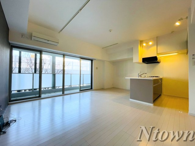 【居間・リビング】 | FIRST RESIDENCE SAKAE(ファーストレジデンス栄) | ゆったり過ごせる居間です