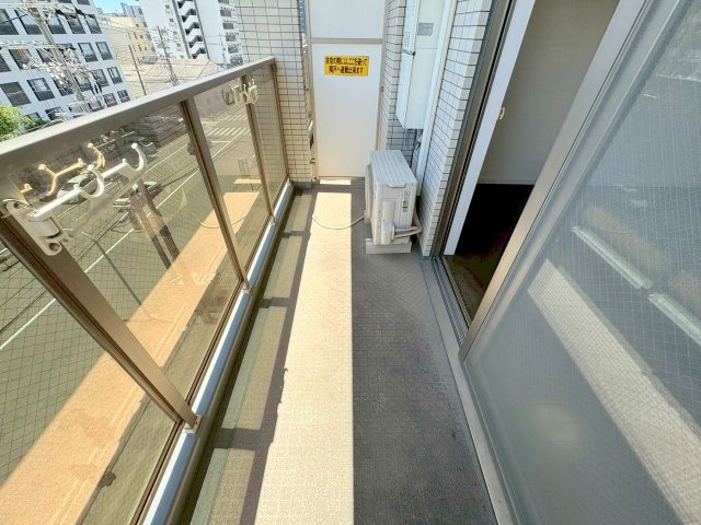 プルメリア新大阪のバルコニー