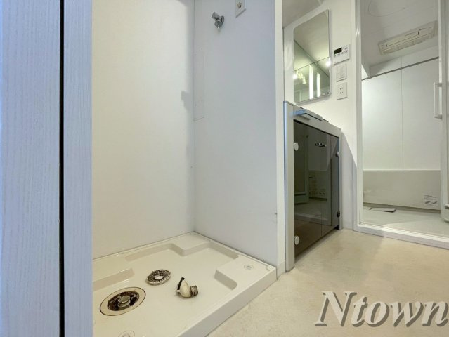【設備】 | FIRST RESIDENCE SAKAE(ファーストレジデンス栄) | 洗濯機置き場です。