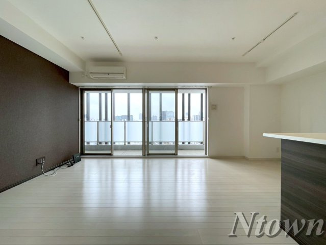 【その他】 | FIRST RESIDENCE SAKAE(ファーストレジデンス栄) | こちらのリビングで趣味の時間をお楽しみください