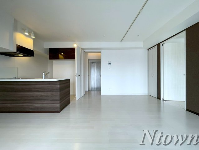 【その他】 | FIRST RESIDENCE SAKAE(ファーストレジデンス栄) | 使いやすい居間です