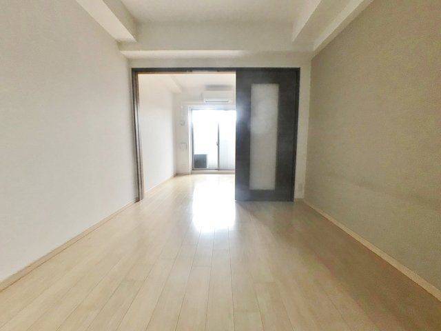 神戸市中央区浜辺通４丁目の賃貸マンションの居間・リビング