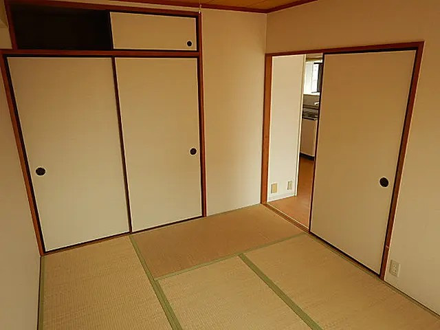 信和マンションの居間・リビング