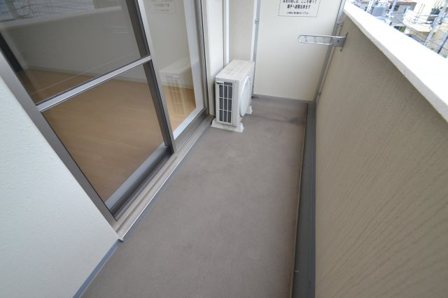 神戸市灘区記田町３丁目の賃貸マンションのバルコニー