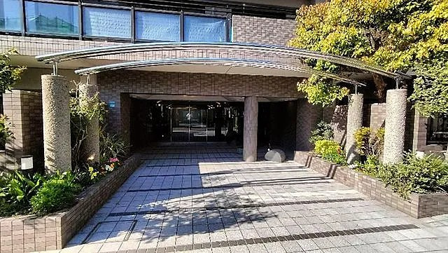 芦屋市翠ケ丘町の賃貸マンションのエントランス