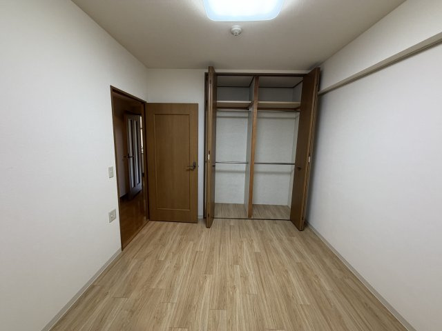 芦屋市翠ケ丘町の賃貸マンションの居間・リビング