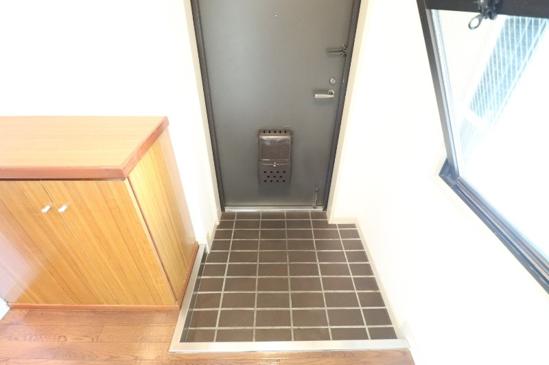 芦屋市東山町の賃貸マンションの玄関