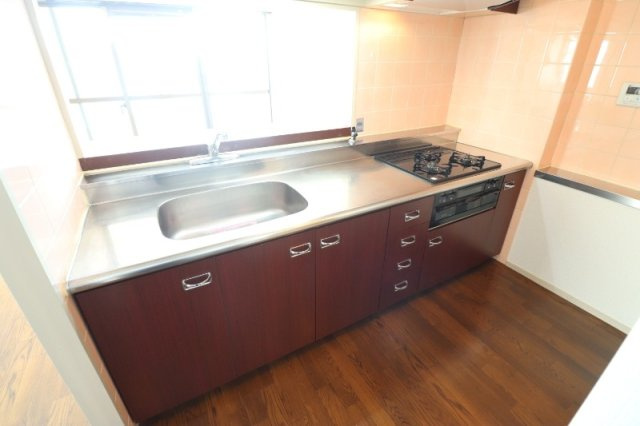 芦屋市東山町の賃貸マンションのキッチン