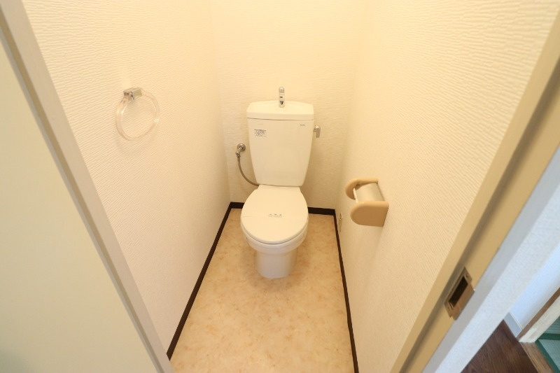 芦屋市東山町の賃貸マンションのトイレ