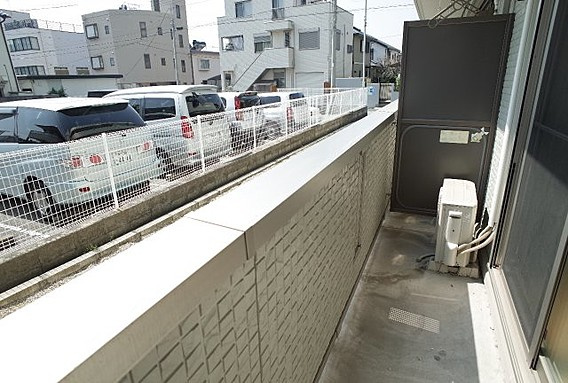 神戸市東灘区御影本町６丁目のアパートのバルコニー