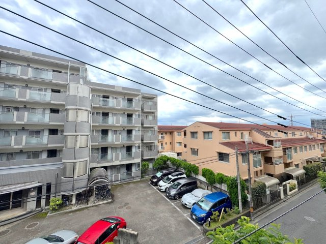 コスモ浦和常盤の展望|眺望
バルコニーからの開放的な眺望。心地よい風と光を感じながら、開放感ある景色を楽しめる贅沢なロケーションです。