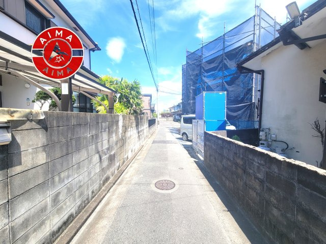 福岡市南区野多目6丁目第4-1棟（1号棟）の前面道路含む現地写真|前面道路は閑静な住宅地をはしる車通りの少ない道路。お車の出し入れが苦手なママや小さなお子様にも安心ですね。しっかり舗装もされているので、ベビーカーや自転車で通っても快適に通行できます。