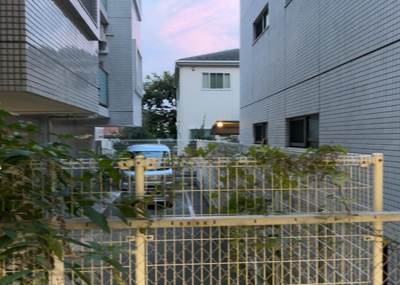 【展望】 | ホーユウパレス相模原南 | 眺望の良さを楽しめるダイニングキッチンで家族団らんの時間を過ごしてはいかがでしょうか。バルコニーから見える景色を家族で眺める時間は、時間が経つのを忘れてしまいそうですね。是非、現地を見に行きましょう！