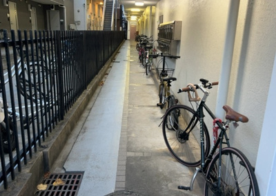 【設備】 | ホーユウパレス相模原南 | 共有部分は、住民なら誰もが使える設備のこと。例えば駐車場やエレベーター、インターネット設備、セキュリティ設備などがあります。他にも、マンションの廊下・外部階段やエントランス・ゴミ置き場などがあります。