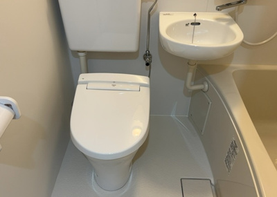 【トイレ】 | ホーユウパレス相模原南 | トイレは大きさや形、機能、抗菌性などが異なる多種多彩なタイプが各メーカーから出ています。それぞれに良さがあるため、事前にどういったタイプのトイレがいいのかをご家庭内で決めて、内見に行くといいでしょう。