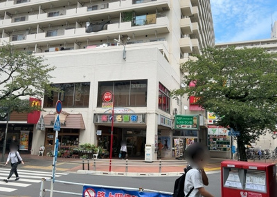 【外観】 | 高尾パークハイツＡ棟 | 土地の面積＝住宅面積ではありません。建ぺい率の問題などで、土地のある場所によって住宅を建てられる面積は限られています。高さもしかり、「土地」という言葉の中には、建築条件も含まれると考えておきましょう。