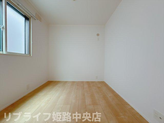 野里東町戸建の洋室