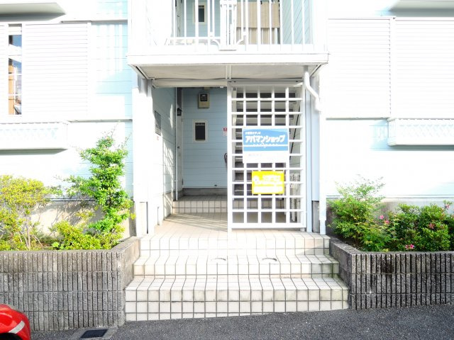 ウインディア南平台A棟のエントランス