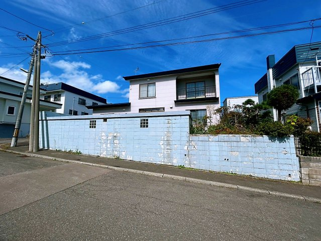 平和2条2丁目土地（南西角地）の外観|南側から撮影した現地。南も西もゆったりとした幅8mの公道。ご覧の写真のとおり日当り良好です♪