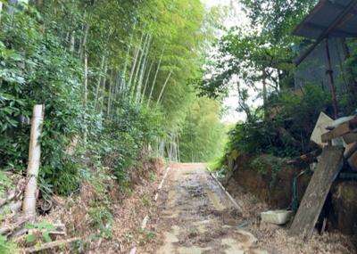 【外観】 | 川町売地 | 土地購入を検討されている場合、境界杭がない状態で購入してしまうと境界確定測量をする必要があり、費用がかかります。購入の前に、売主、隣土地所有者立ち合いのもと境界を確定し境界杭を設置するのがベストです。