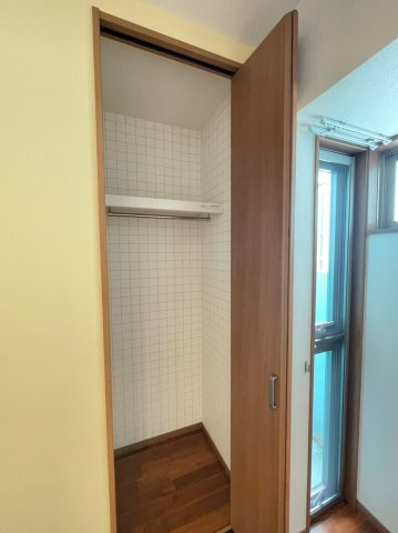 サンヒルズテラスハウスA号棟(オーナーチェンジ)の収納|こまごまとしたものを収納できそうですね