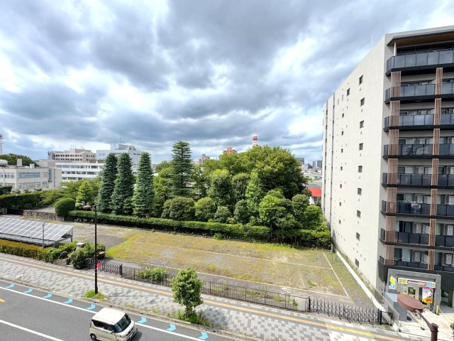 浦和仲町ダイヤモンドマンションの展望|眺望
バルコニーからの別角度の景観です。空が広く見渡せ、心地よい解放感を味わいながら穏やかな日常を過ごせます。