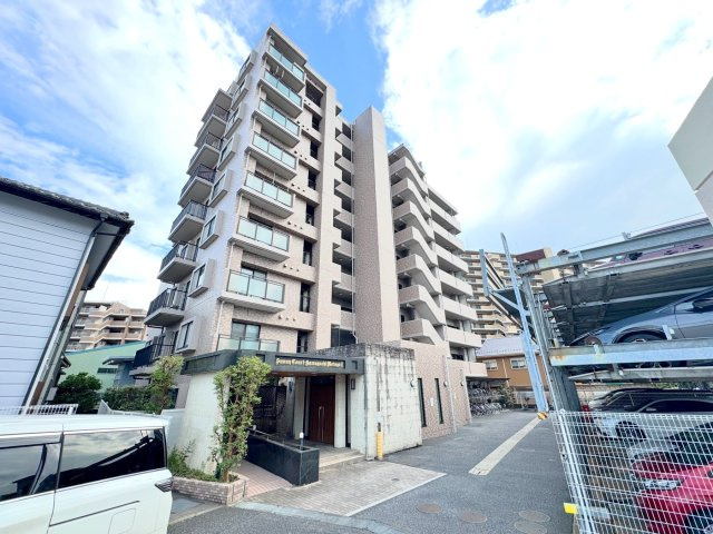 サニーコート川口元郷第２の外観|外観もきれいです【建物外観】落ち着きのあるデザインが魅力的で綺麗なマンション外観です。周辺環境も整っており、安心・快適な生活をスタートできます。