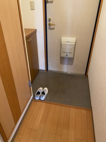 メゾンリュートⅡ番館の玄関