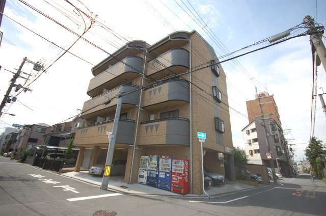 メゾンリュートⅡ番館の外観