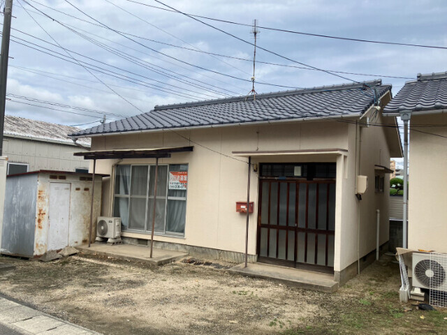 今7丁目戸建　西棟の駐車場