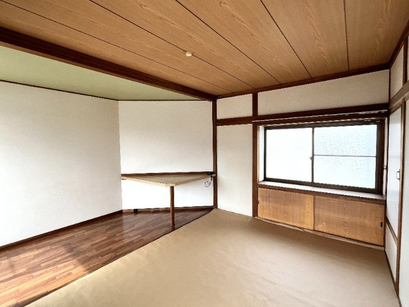 津倉町2丁目一戸建て　西棟の居間・リビング