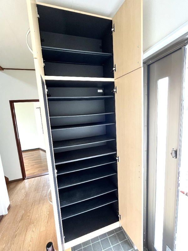 津倉町2丁目一戸建て　西棟の収納