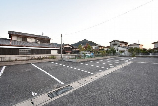エンジェルパレスⅡの駐車場