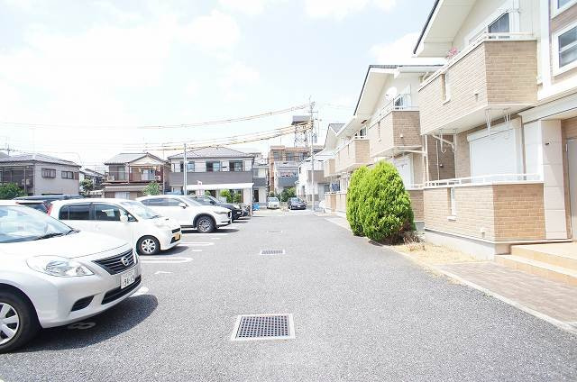 ジュネス東Ⅱの駐車場