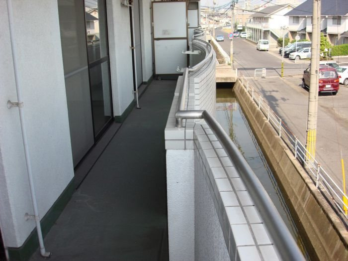 岡山市南区新保の賃貸マンションのバルコニー