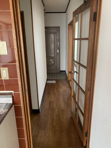 YSビル岡南の玄関