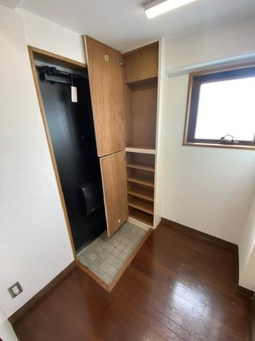メゾンなかやまの玄関
