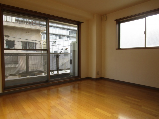 駅元ビルの内装
