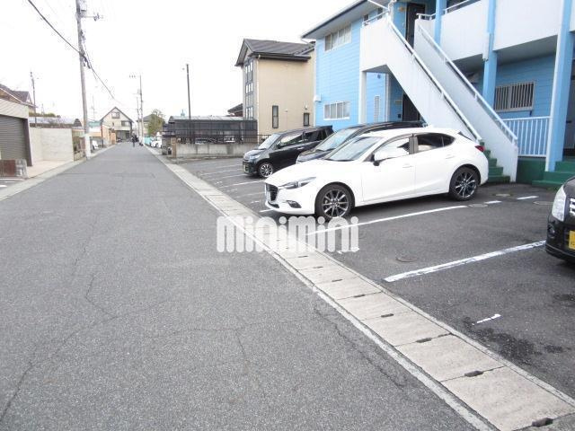 コスモハイツの駐車場